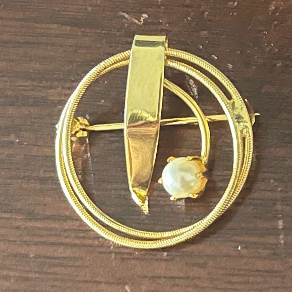 Vintage Gold and Pearl Brooch - FREE when added to any bundle of $25+